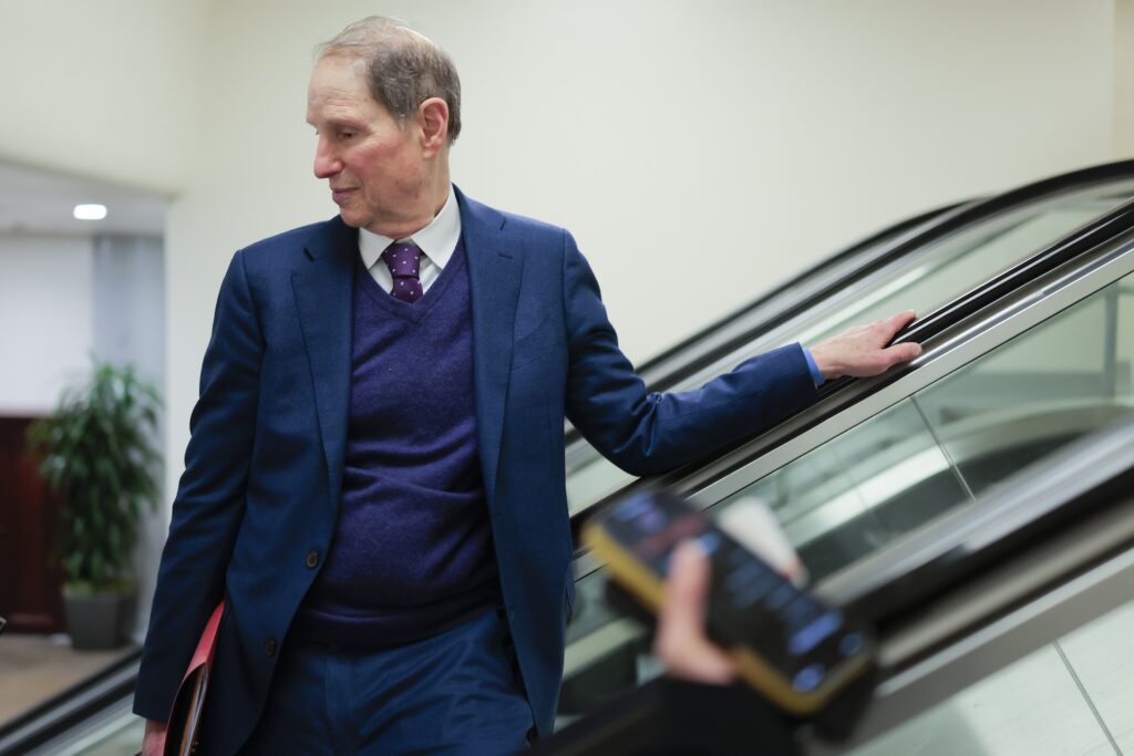 Wyden seeks adoption of encryption tech at hundreds of federal agencies to protect visitors’ sensitive traffic